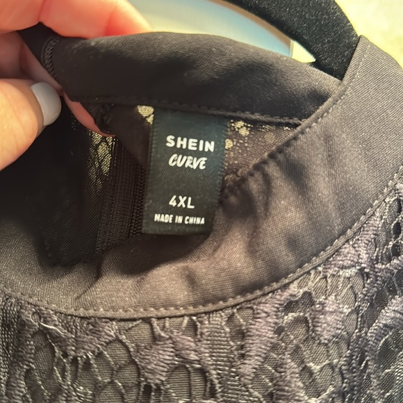 Sheen curve 4X black dress lace top. - Picture 5 of 7